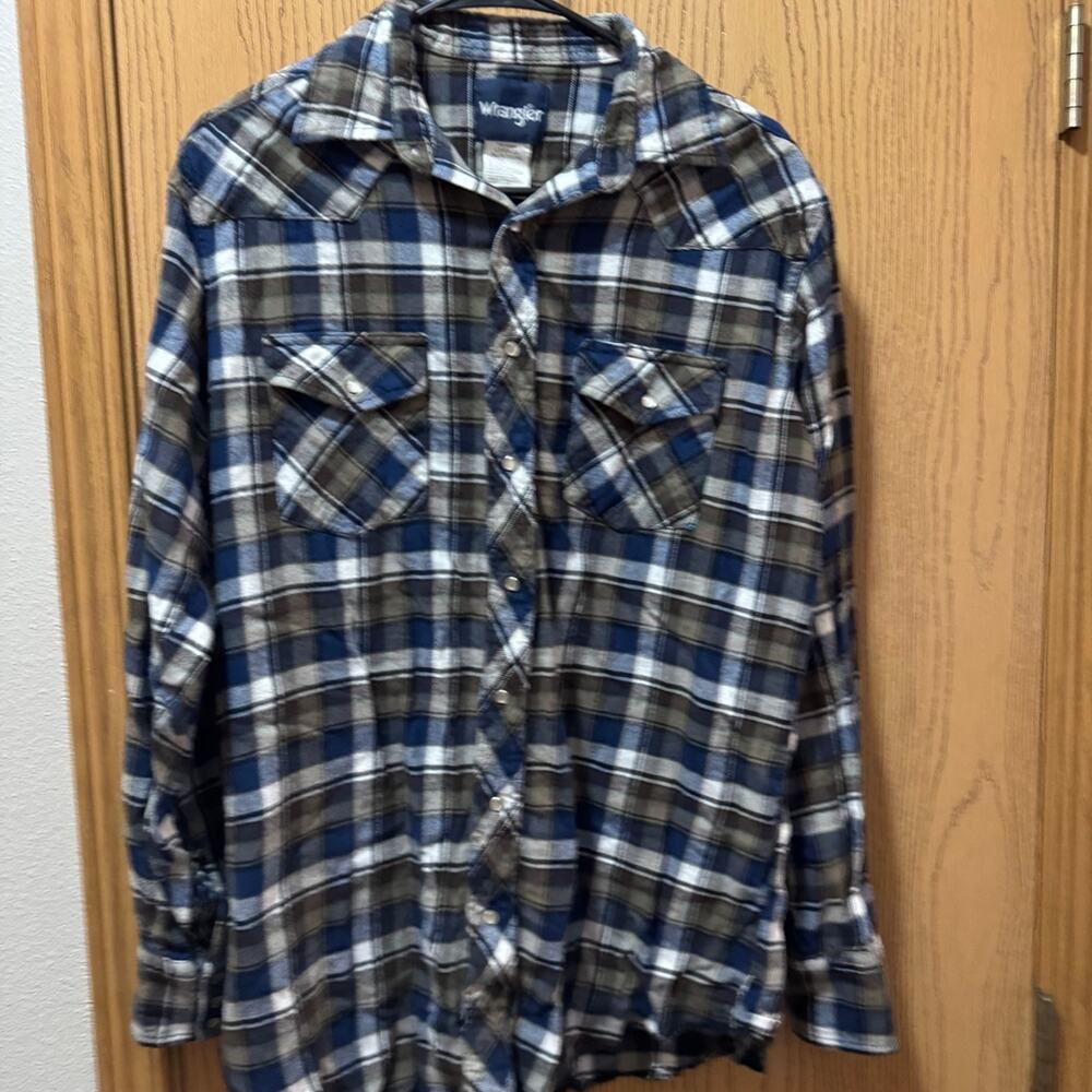 Wrangler men’s button shirt size LT